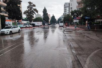 Meteorolojinin kuvvetli yağış uyarısı yaptığı Adana’da yağmur başladı