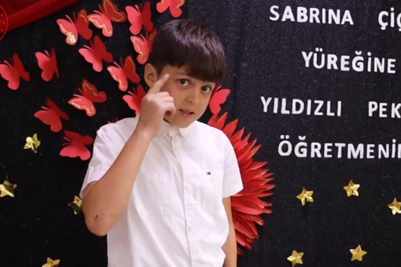 Minik öğrencilerden, öğretmenlerin kalıplaşmış terimleriyle 24 Kasım kutlaması