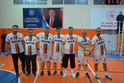 Öğretmenlerin nefes kesen voleybol turnuvası tamamlandı