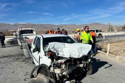 Otomobil ile kamyon çarpıştı: 1 yaralı