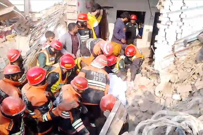 Pakistan'da tutkal fabrikasında patlama: 15 kişi hayatını kaybetti