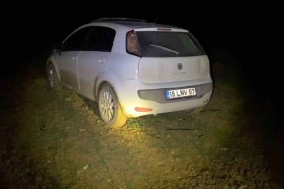 Polisin dur ihtarına uymadı, çamura saplanınca yaya olarak kaçtı