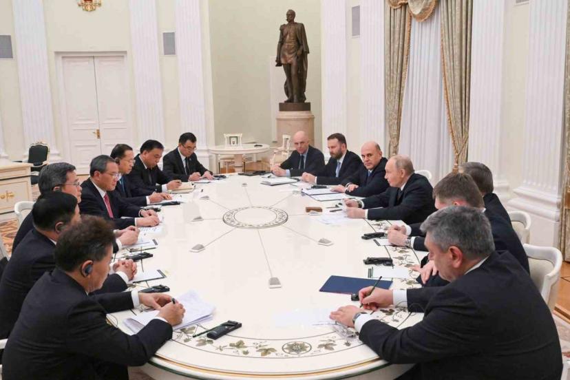 Putin, Çin Başbakanı Li ile bir araya geldi