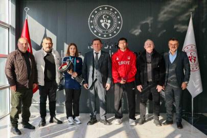 Şampiyonlara coşkulu karşılama