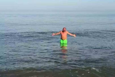 Samsun’da pastırma sıcakları vatandaşı denize çekti