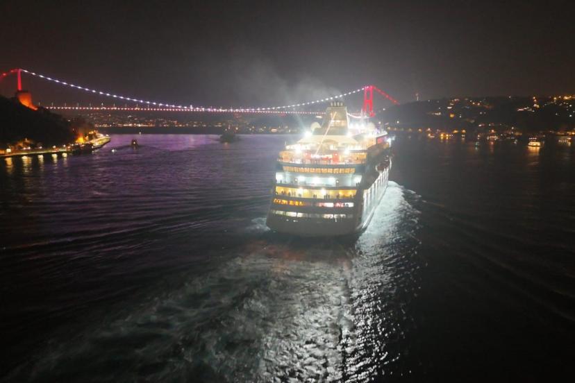 Sarayburnu’na yanaşma izni verilmeyen Rus kruvaziyer Astoria Grande Karadeniz’e doğru yola çıktı