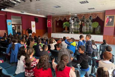 Sarıkamış’ta "Şarkılı Orman" oyununa miniklerden yoğun ilgi