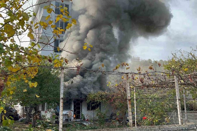 Şöminenin bacasından çıkan kıvılcım evi yaktı