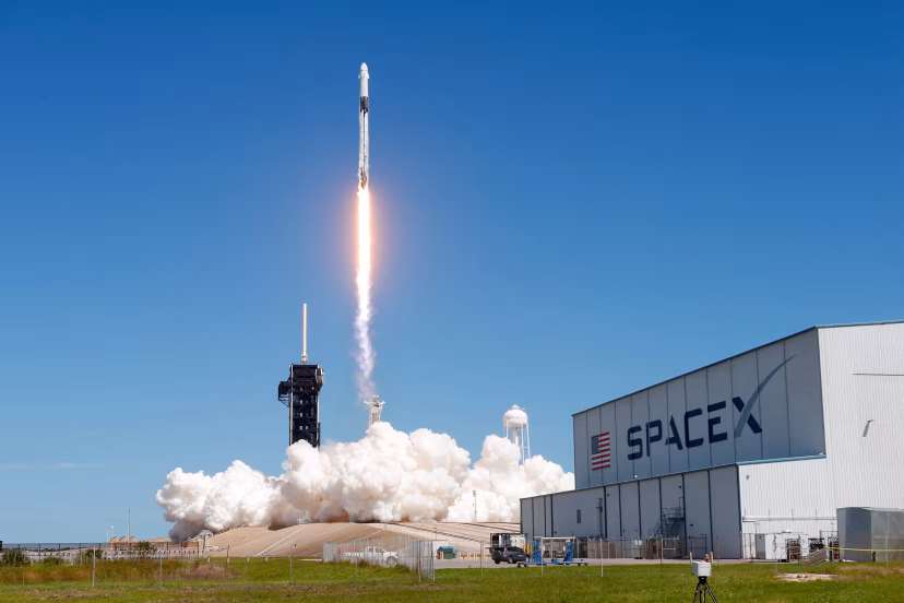 SpaceX'in ürettiği casus uydu yanlış yere sinyal gönderdi