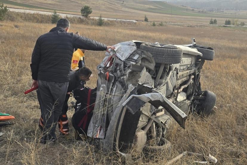 Takla atan otomobil hurdaya döndü: 1 yaralı