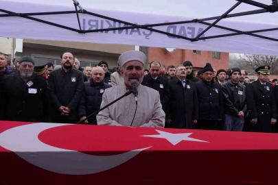 Trafik kazasında şehit düşen polis memuru toprağa verildi