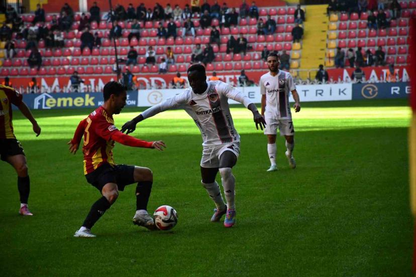 Trendyol Süper Lig: Kayserispor: 0 - Gaziantep FK: 2 (İlk yarı)