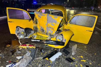 Uşak’ta otomobil ile otobüs çarpıştı: 1’i ağır 3 yaralı