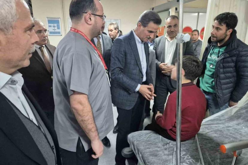 Vali Baruş, zehirlenme şüphesiyle hastaneye kaldırılan öğrencileri ziyaret etti