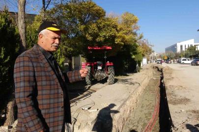 VEDAŞ’ın günlerce açık bıraktığı çukurlar kazalara davetiye çıkarıyor