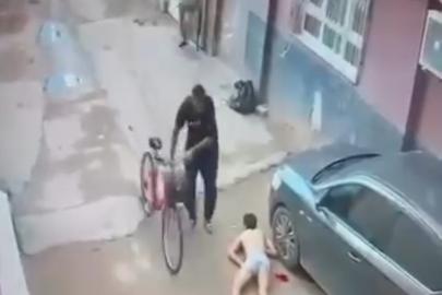 Yasak ilişki cinayeti kamerada: Görüntülere bıçaklama anları yansıdı