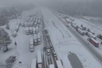 ABD'de kar yolları kesti