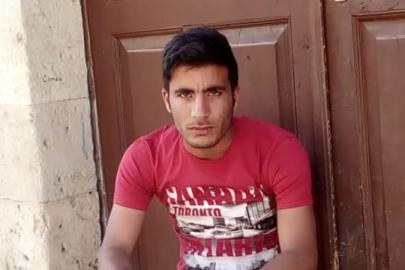 Ağabeyi geri manevra yaparken kamyonun altında kalan genç hayatını kaybetti