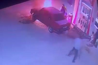 Akaryakıt istasyonunda araç yangını korkuttu