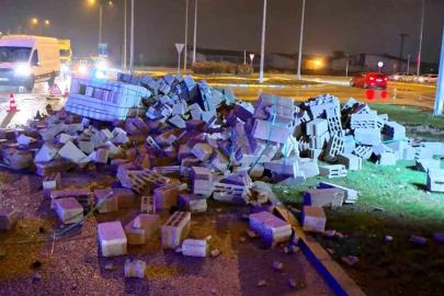 Aksaray’da tır ile servis aracı çarpıştı: 2 yaralı