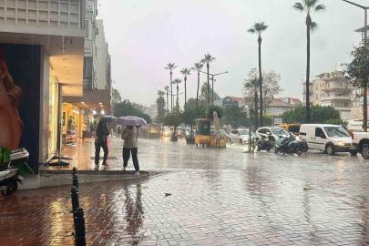 Alanya’da sağanak yağış ve dolu etkili oldu