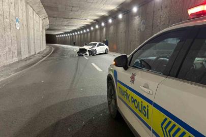 Alkollü sürücünün karıştığı kazada lüks otomobil pert oldu