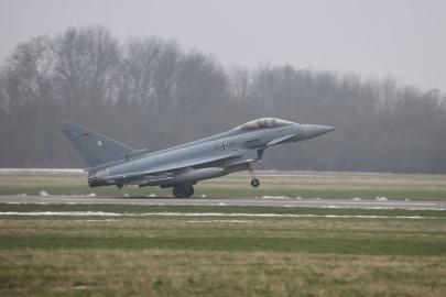 Almanya, Polonya’ya yaklaşık 150 asker ve Eurofighter savaş uçağı konuşlandırdı