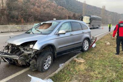 Amasya’da lastiği patlayan otomobil takla attı: 3 yaralı