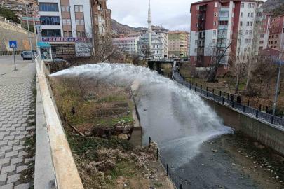 Ana su hattındaki tonlarca su Harşit Çayı’na aktı