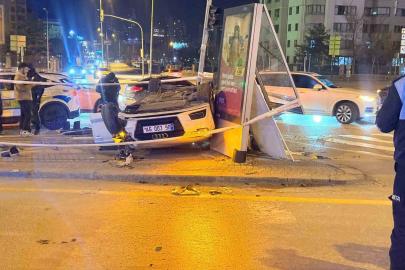 Ankara’da araçla motosiklet çarpıştı: 4 yaralı