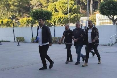 Antalya’da sahibi olduğu markette tartıştığı 2 kişiyi öldüren cinayet zanlısı adliyeye sevk edildi