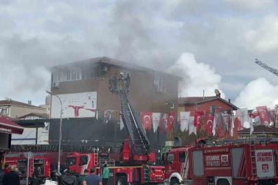 Ataşehir’de korkutan yangın: Mahsur kalan iki kişi kurtarıldı