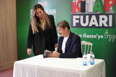 Bahçelievler Belediye Başkanı Hakan Bahadır söyleşi ve imza günü yaptı