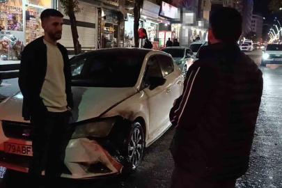 Batman’da seyir halindeki otomobil alev aldı