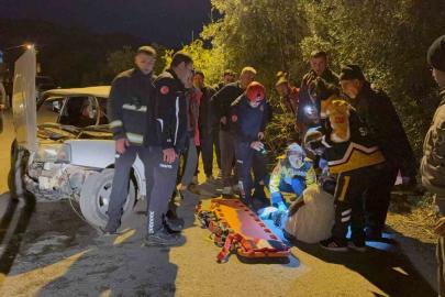 Beton bloğa çarpan Tofaş hurdaya döndü: 1 yaralı