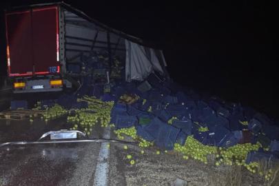 Beyşehir’de tır bariyerlere çarptı: 1 yaralı