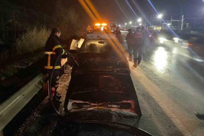 Bilecik’te seyir halindeki otomobil alev aldı