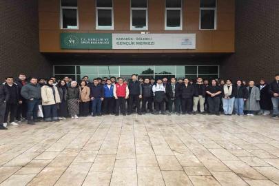 Bilişim Teknolojileri MYO öğrencileri Gençlik Merkezi’nde incelemelerde bulundu