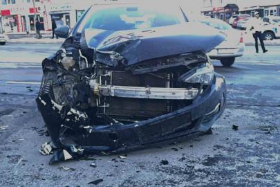 Bitlis’te otomobil ile motosiklet kafa kafaya çarpıştı: 1 yaralı