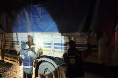 Bitlis’te tır dorsesinde 31 göçmen yakalandı