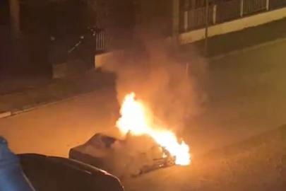 Bolu’da Tofaş otomobil alev alev yandı