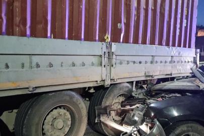 Bozüyük’te otomobil, park halindeki tıra arkadan çarptı: 1 ölü, 1 yaralı