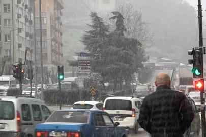 Bursa şehir merkezi de beyazlara büründü