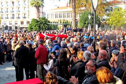 Çeşme’nin eski Belediye Başkanı Tütüncüoğlu, son yolculuğuna uğurlandı