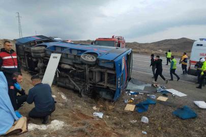Cezaevi nakil aracı devrildi, aralarında mahkûmların da bulunduğu 5 kişi yaralandı