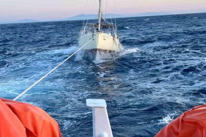 Datça açıklarında sürüklenen yelkenli tekne kurtarıldı