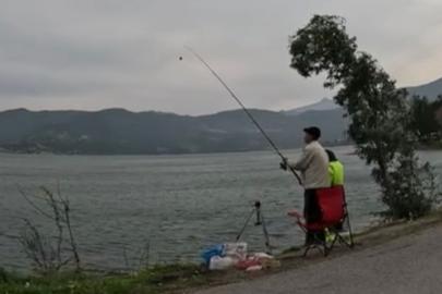 Derbent Barajı’nda 300 amatör balıkçı gökkuşağı alabalığı için yarıştı