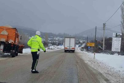 Domaniç’te mevsimin ilk karı etkili oldu