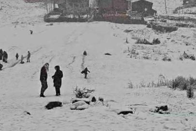 Dünyaca ünlü turizm merkezi Ayder Yaylası beyaza büründü