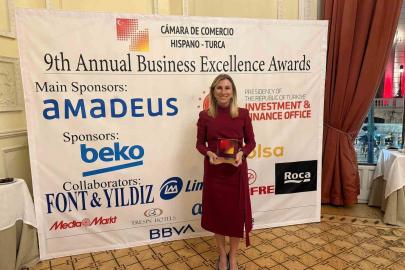 Ebru Özdemir’e İspanya’dan ‘Mesleki Liyakat Ödülü’